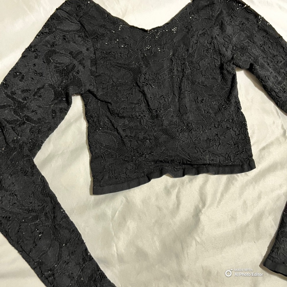 ✨Forever 21✨ Black Long Sleeve Mesh Lace Crop Top Size Small-Medium Rave Party